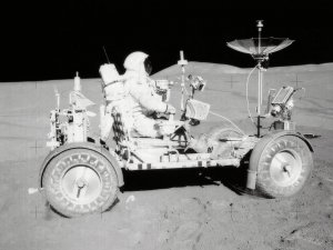 Lunar_Rover_Wallpaper_zudbc.jpg
